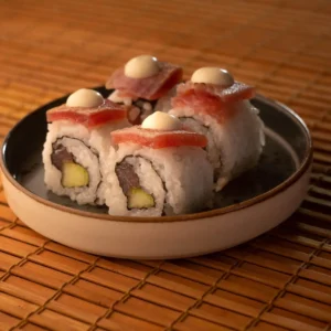 Uramaki pure tuna sushi