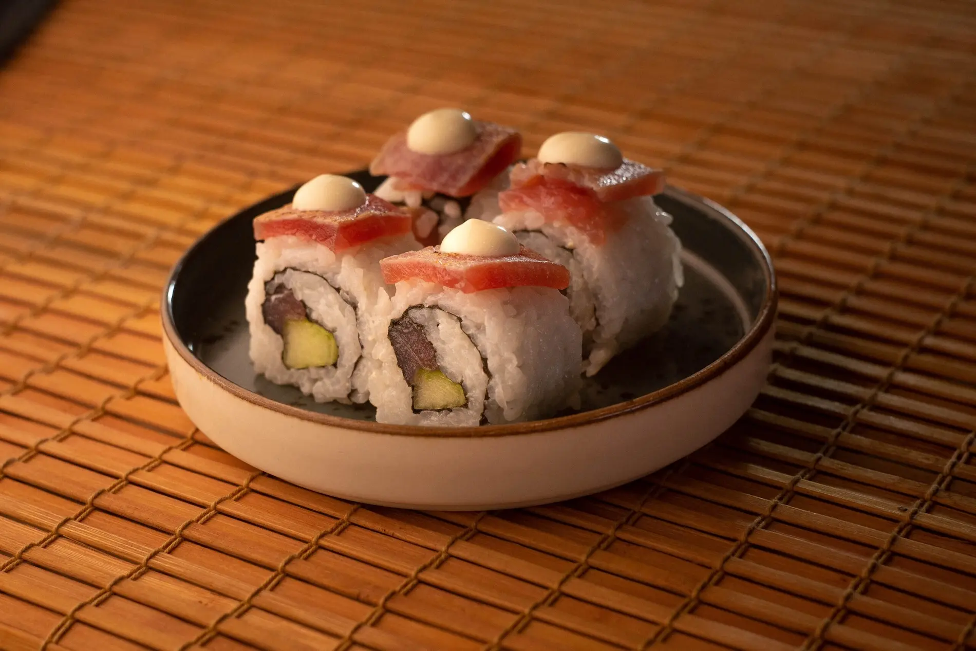 Uramaki pure tuna sushi