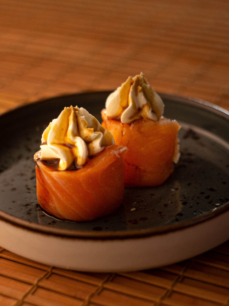 GUNKAN DE SALMÓN Y QUESO CREMA (6UDS)