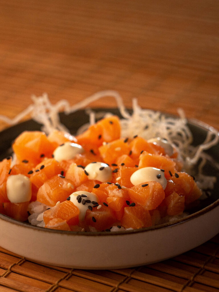 TARTAR SALMÓN Y MAYO LIMA